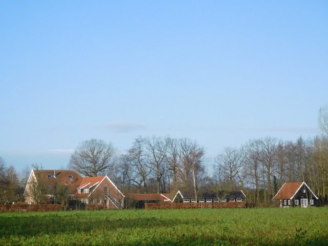Het huis op de retraitelocatie tussen de bomen